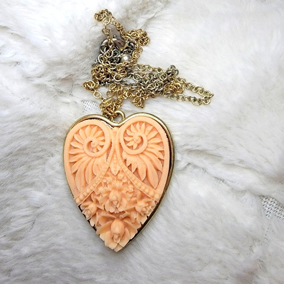 Filigree Pink Stone and Rose Gold Heart Necklace! - Picture 2 of 6